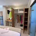 Sea Side Apartments & Studios-Renovated *