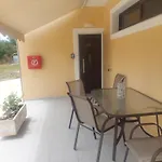 Sea Side Apartments & Studios-Renovated *