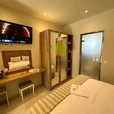 Sea Side & Studios-renovated Lejlighed