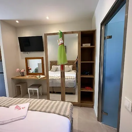Sea Side & Studios-renovated Lejlighed