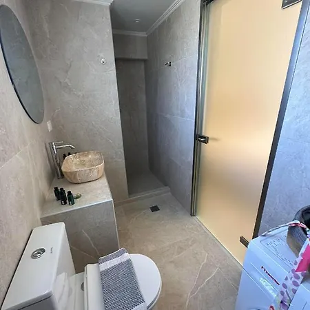 Sea Side & Studios-renovated Lejlighed *