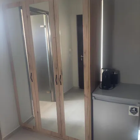 Sea Side & Studios-renovated *