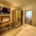 Sea Side Apartments & Studios-Renovated Apartment