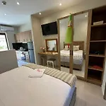 Sea Side Apartments & Studios-Renovated Apartment Planos