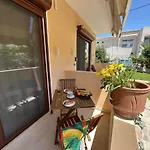 Sea Side Apartments & Studios-Renovated Apartament *