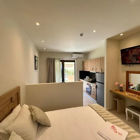 Sea Side & Studios-renovated Apartament