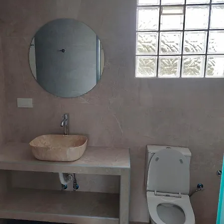 Sea Side Apartments & Studios-Renovated *