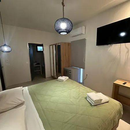 Sea Side & Studios-renovated Apartament *